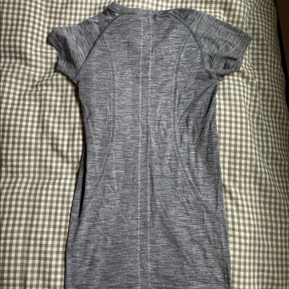 Grey Lululemon short sleeve